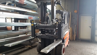 Fork Positioner with Telescopic Forks T466/T180CT
