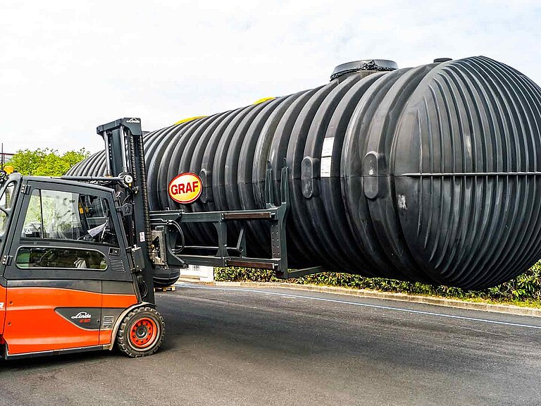 Transporting a tank for rainwater harvesting systems using a special attachment