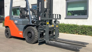 Fork Positioner with Telescopic Forks T466/T180CT