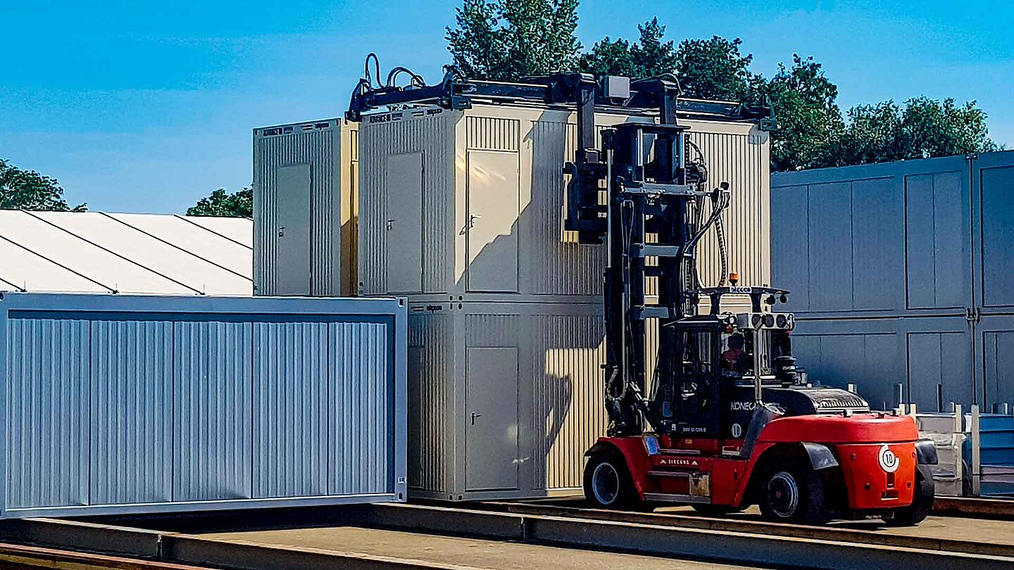 Container Spreader Proven worldwide on ships, port terminals or