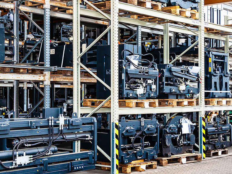 View into a KAUP service warehouse with a large number of stored spare parts